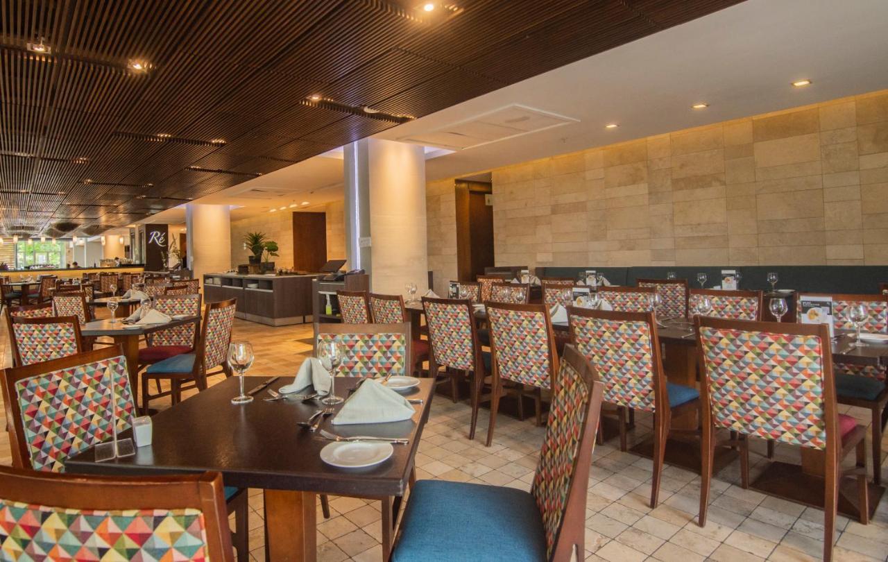 Radisson Blu Plaza El Bosque Santiago Hotel Exterior photo