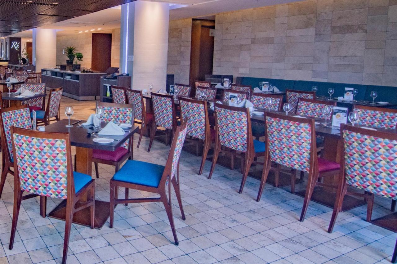 Radisson Blu Plaza El Bosque Santiago Hotel Exterior photo