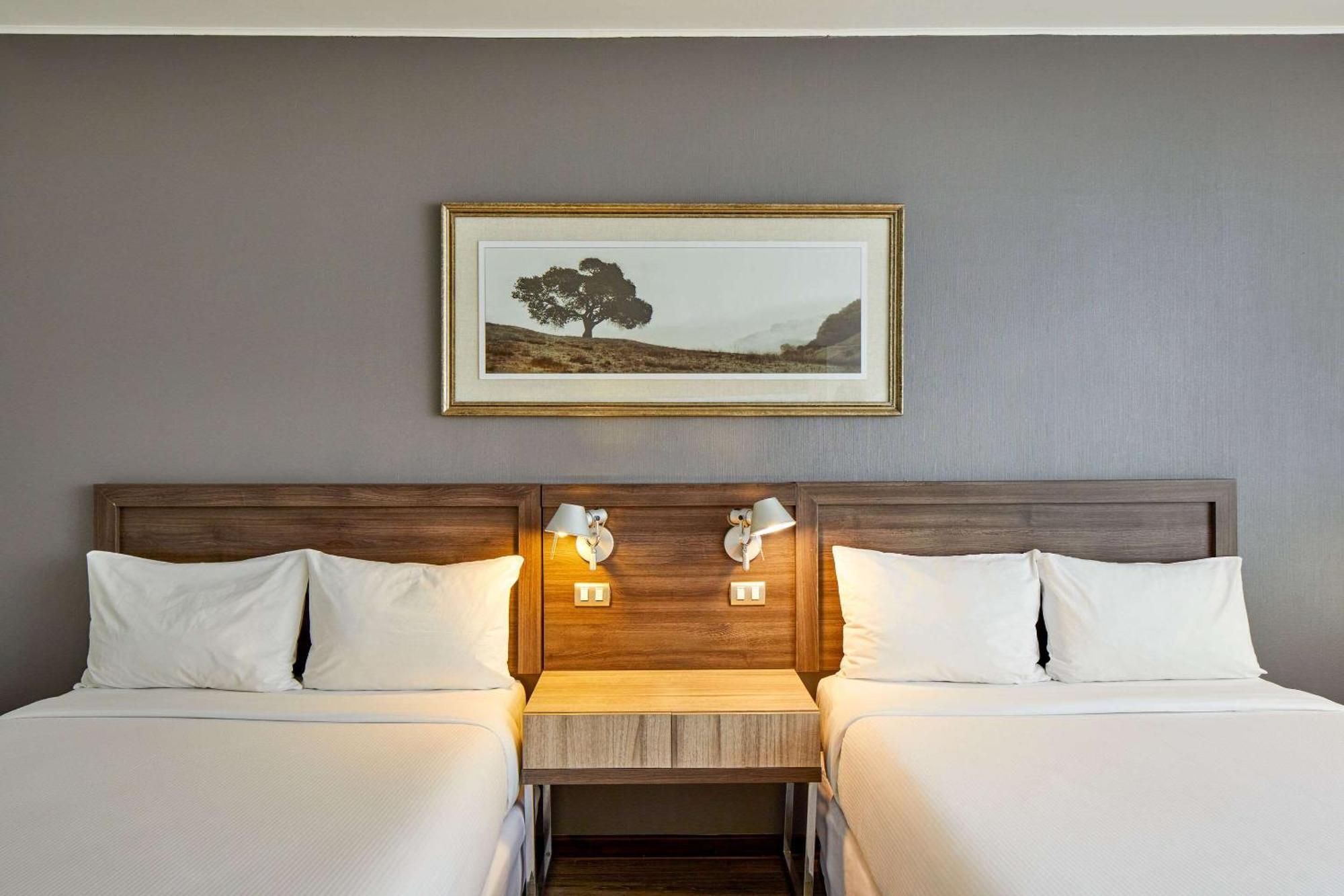 Radisson Blu Plaza El Bosque Santiago Hotel Exterior photo