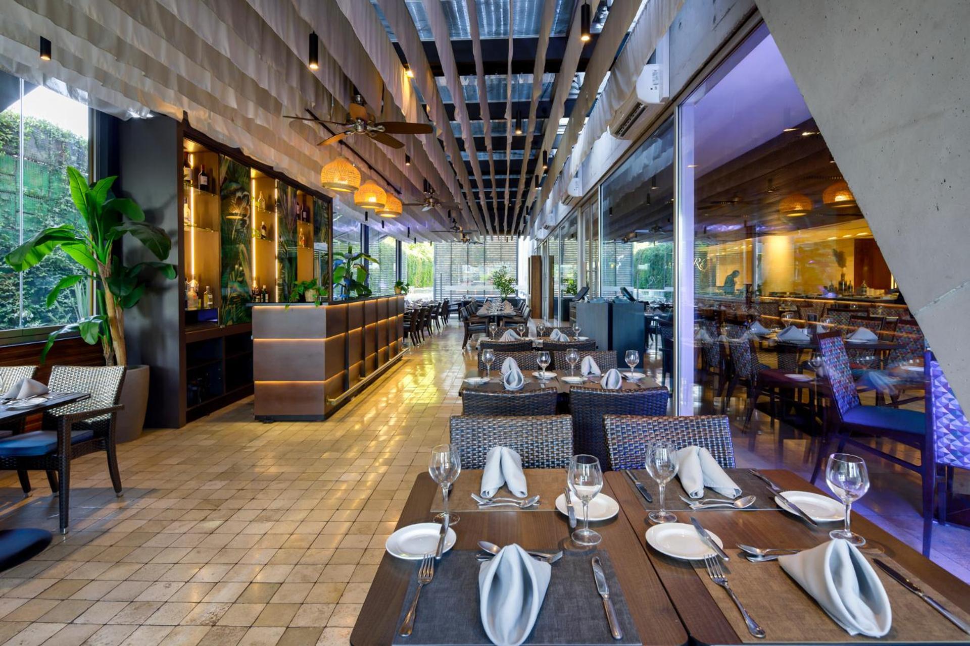Radisson Blu Plaza El Bosque Santiago Hotel Exterior photo